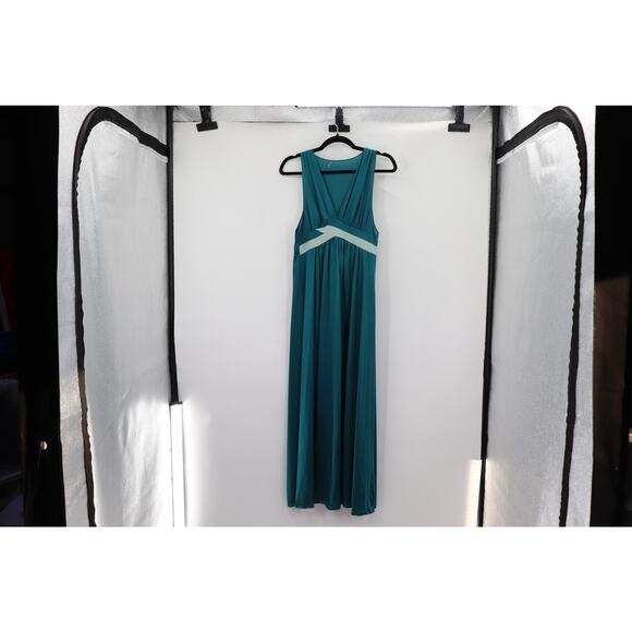 Vintage Green 1970s Evening Nightgown - Picture 4 of 7